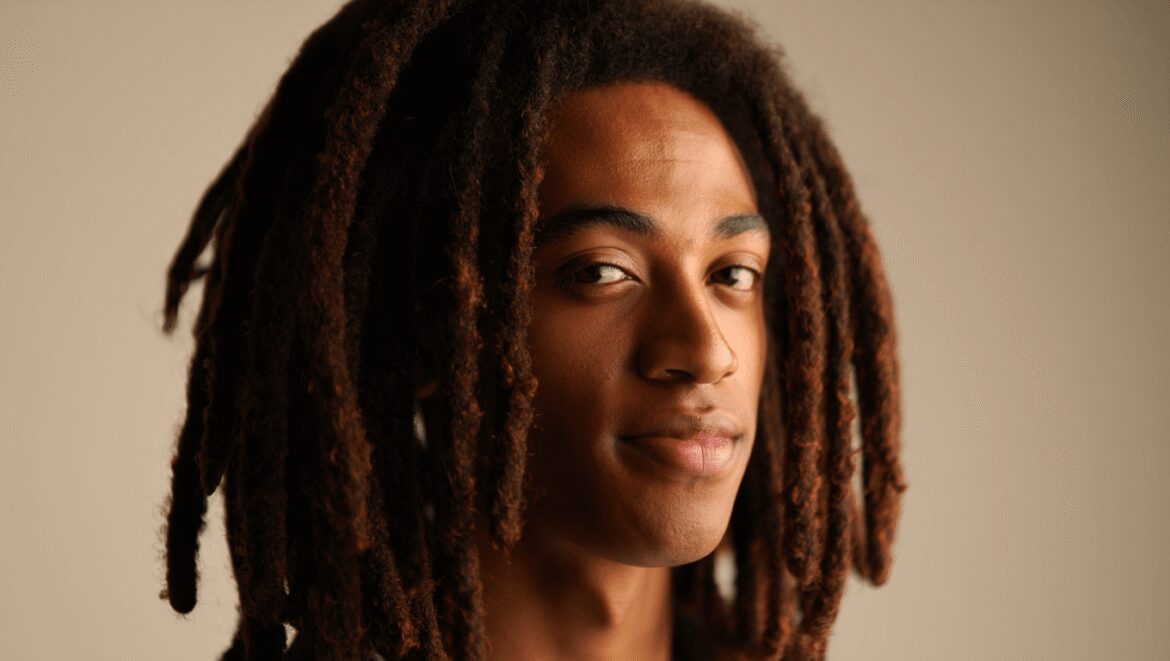 Comment faire des dreadlocks : guide complet pour des dreads réussies en 2026