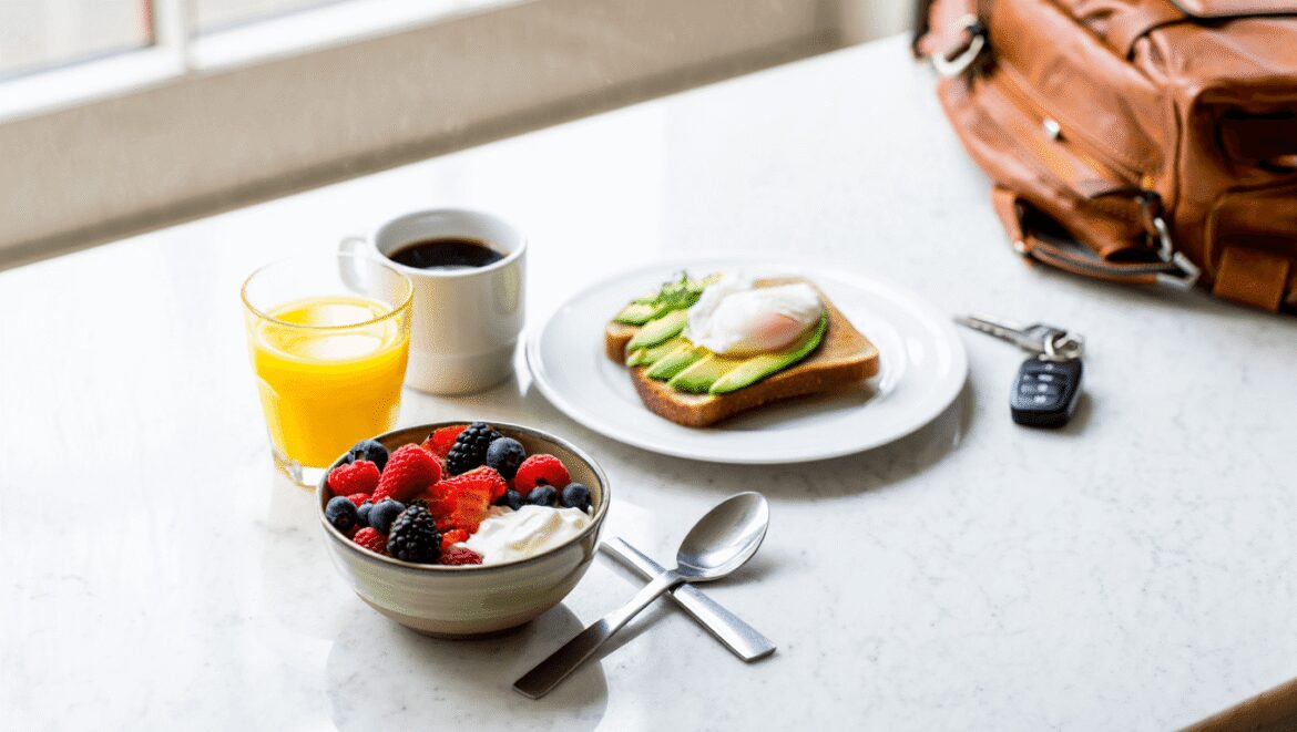 Petit-déjeuner de départ : que manger pour tenir pendant tout le trajet sans se sentir lourde
