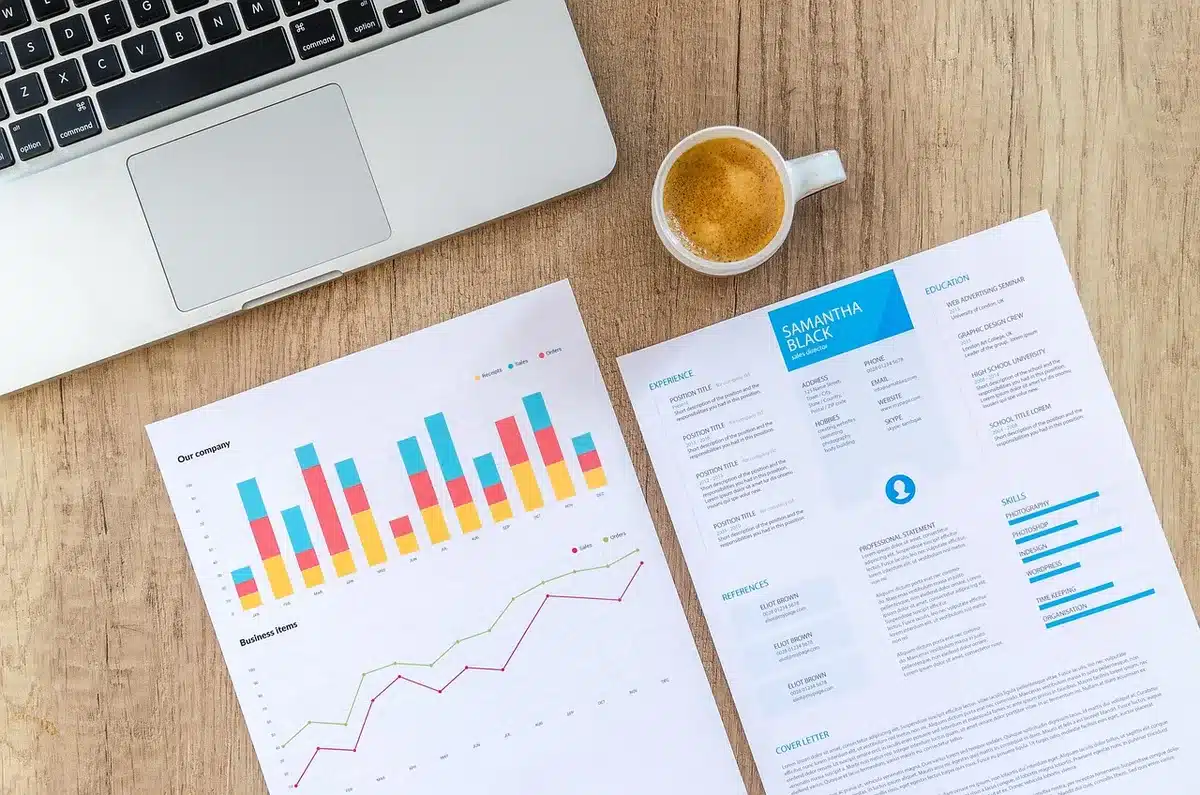 Tableau avec courbes montrant l'augmentation des visites aux urgences pédiatriques