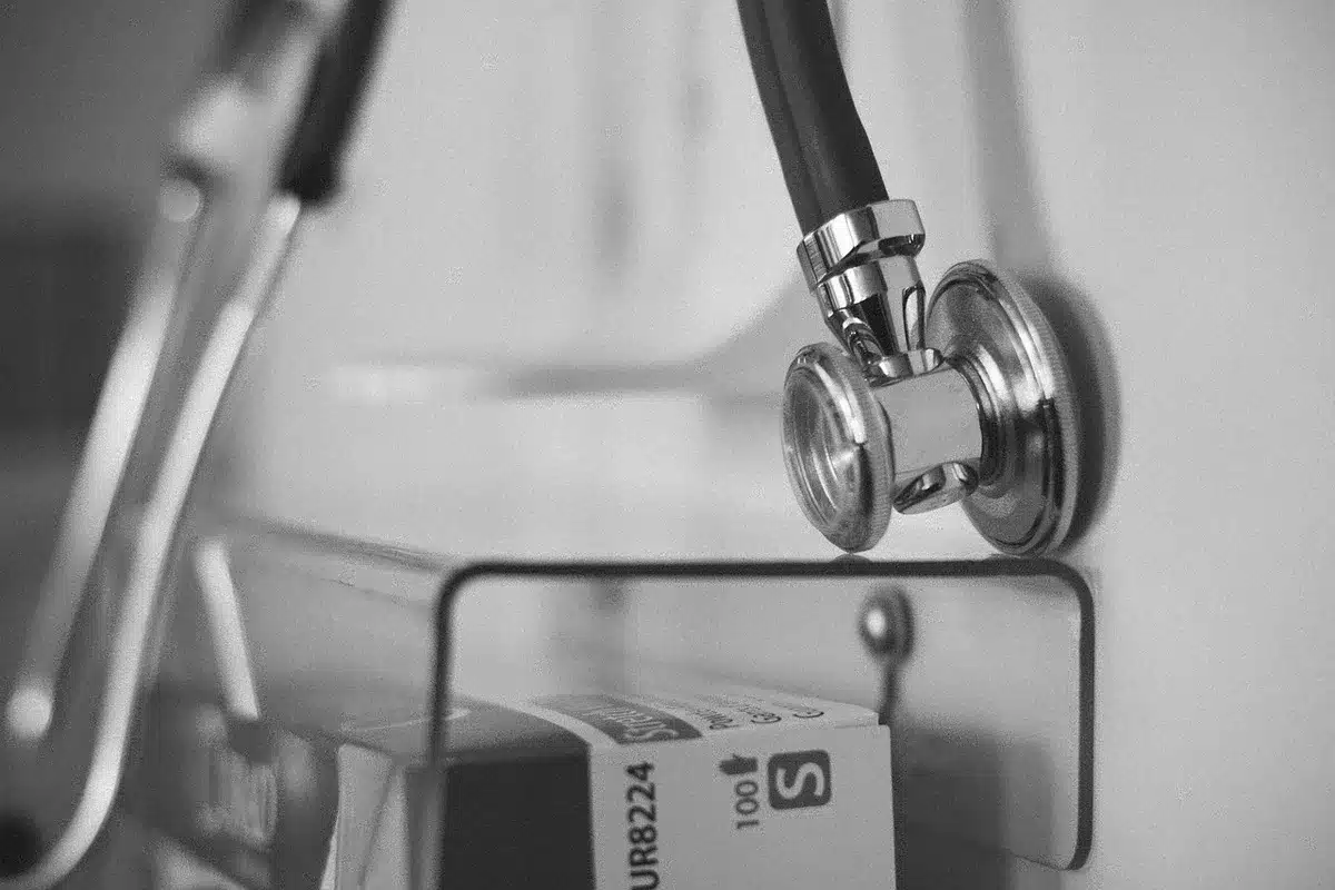 Consultation médicale avec un médecin du travail pour évaluation des risques professionnels