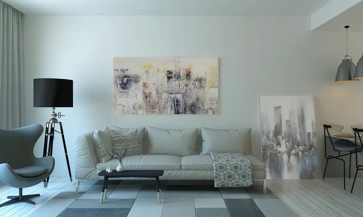 Salon lumineux avec grande baie vitrée et profilé fin en aluminium