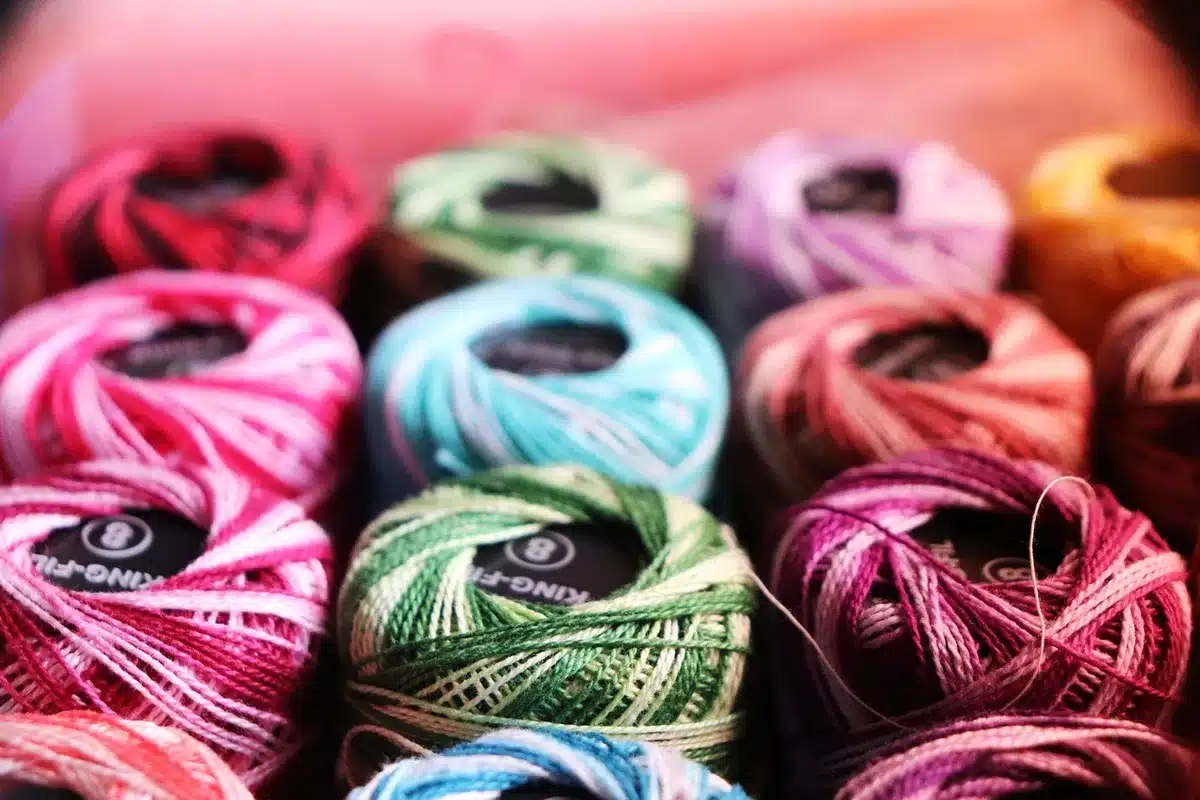 Schéma simplifié montrant fibres alimentaires et microbiote intestinal