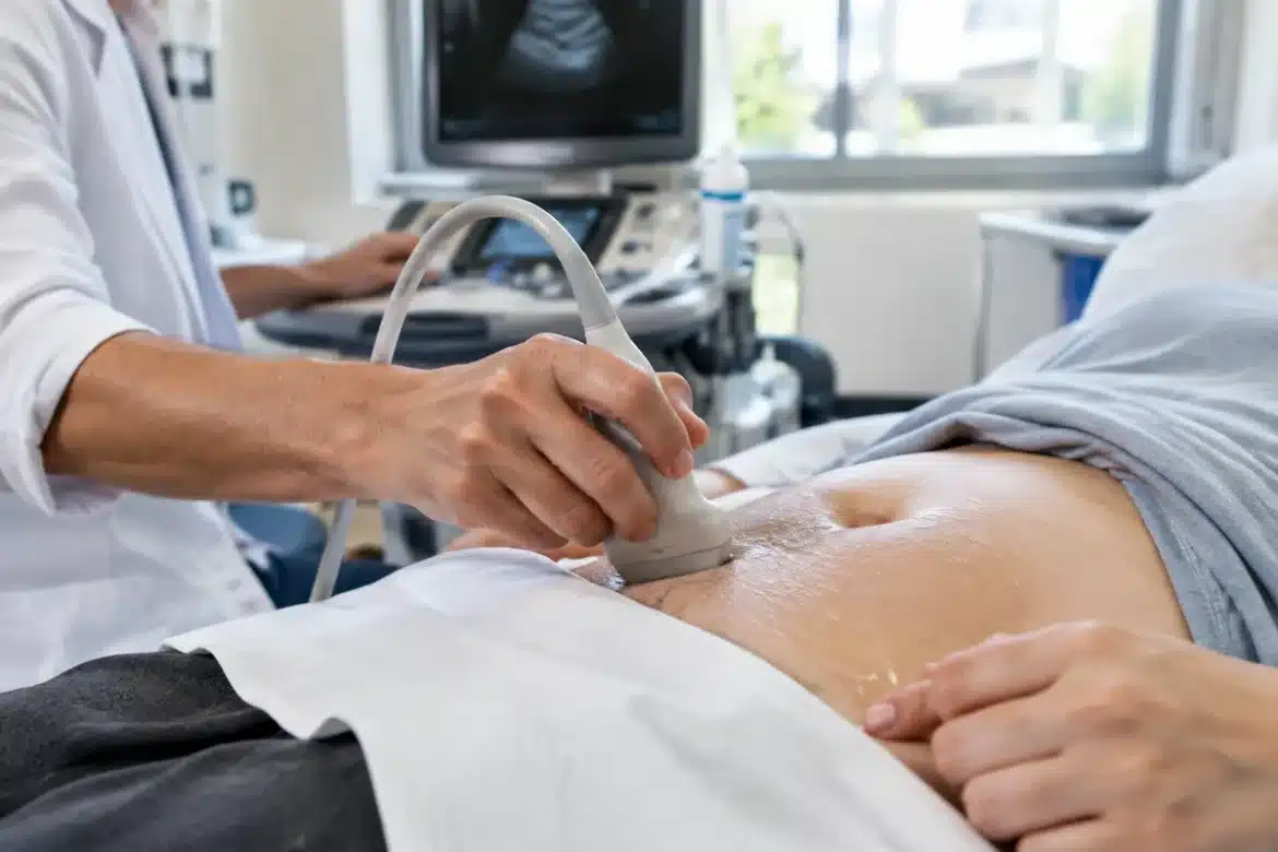 Quand et comment l’échographie intestinale aide-t-elle au diagnostic et au suivi des MII ?